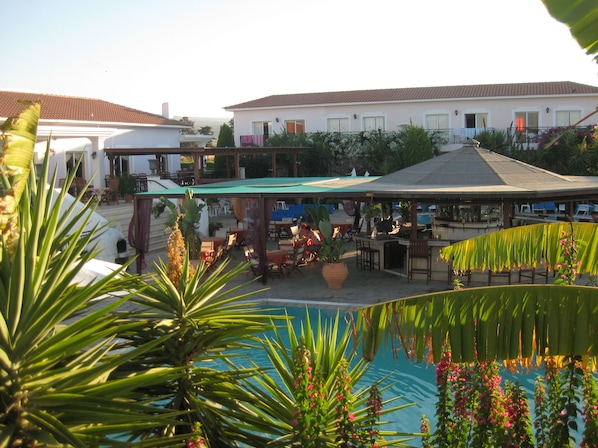 Poolside bar - Akamanthea Holiday Village (Polis)