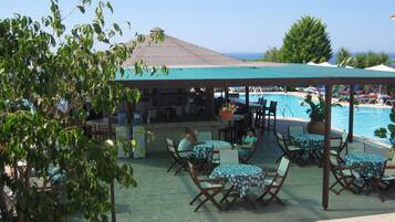 Poolside bar