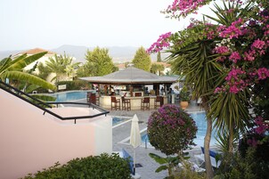 Poolside bar