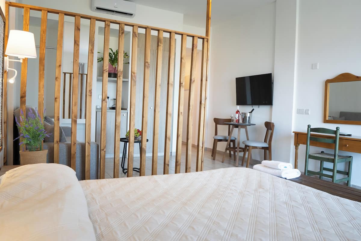 superior studio, sea view | 1 bedroom, blackout curtains, iron/ironing board, free cots/infant beds