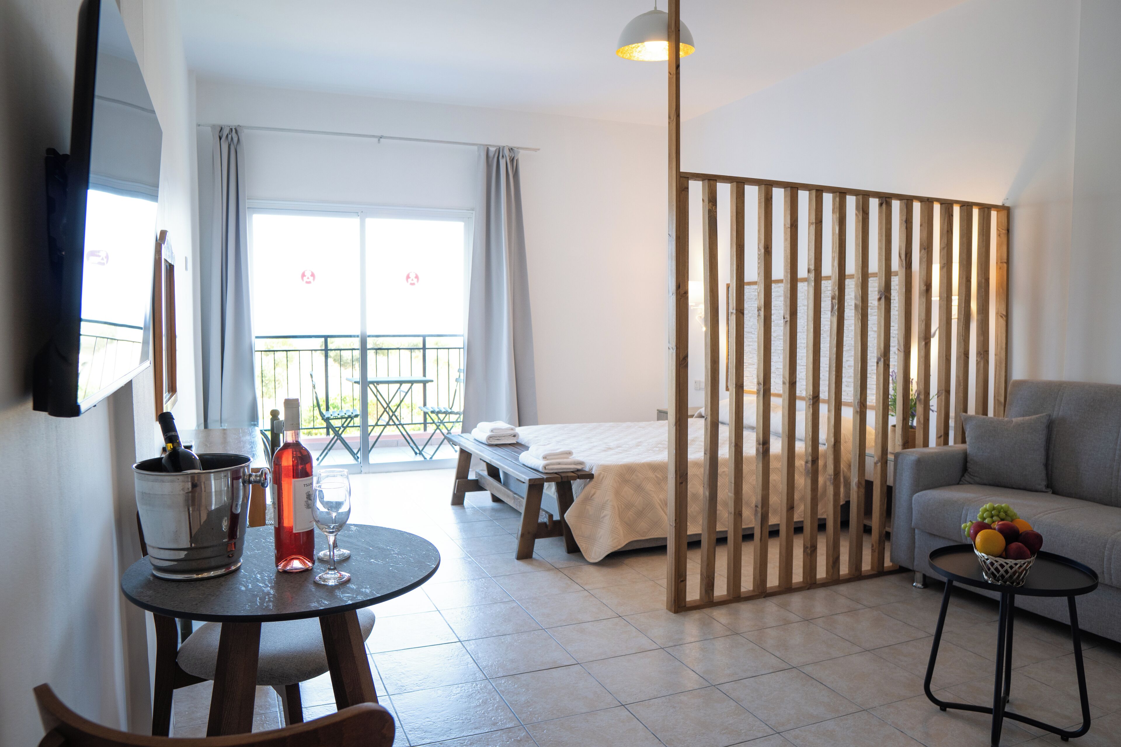 superior studio, sea view | living area