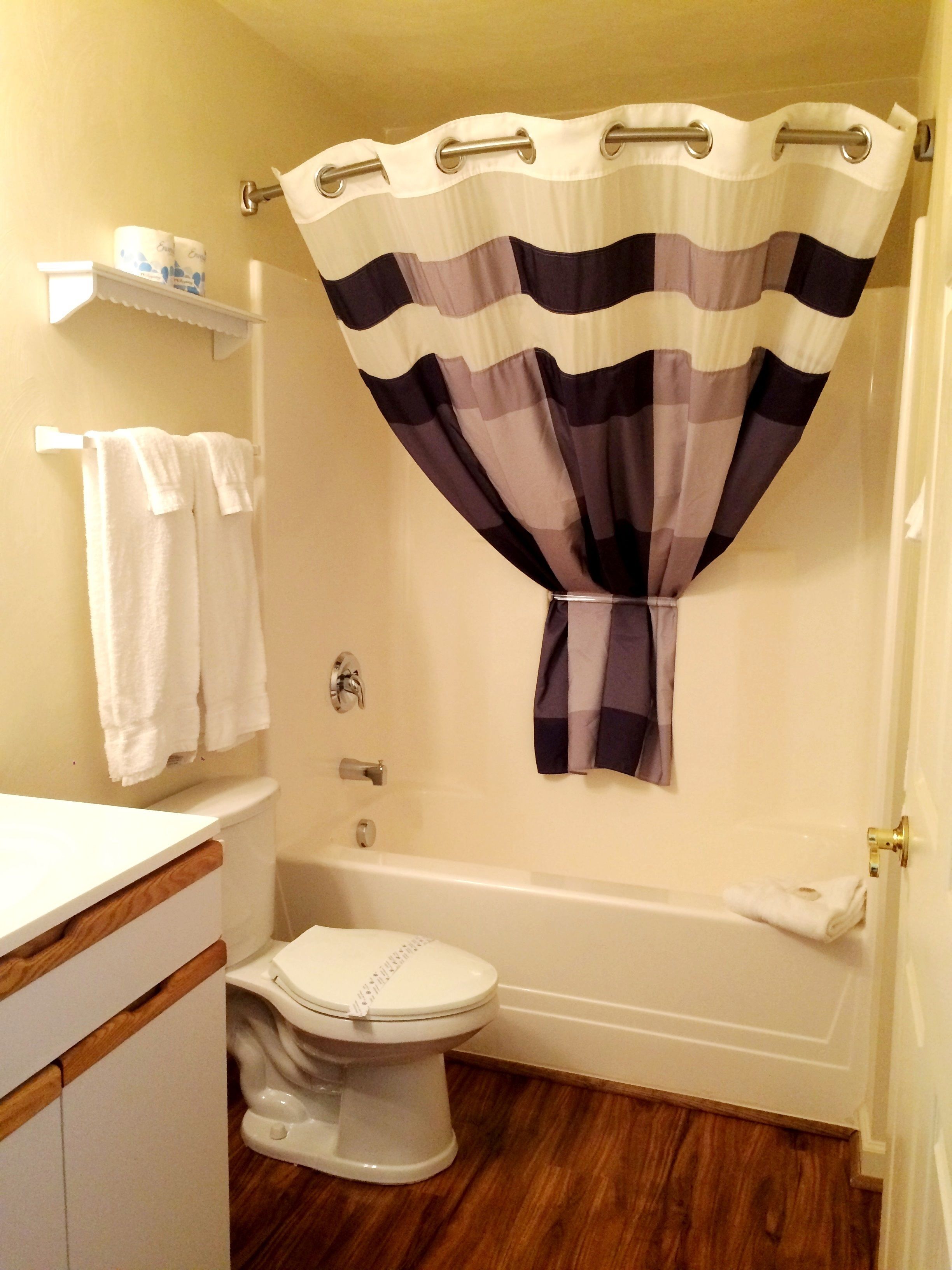 combined shower/bathtub, free toiletries, hair dryer, towels