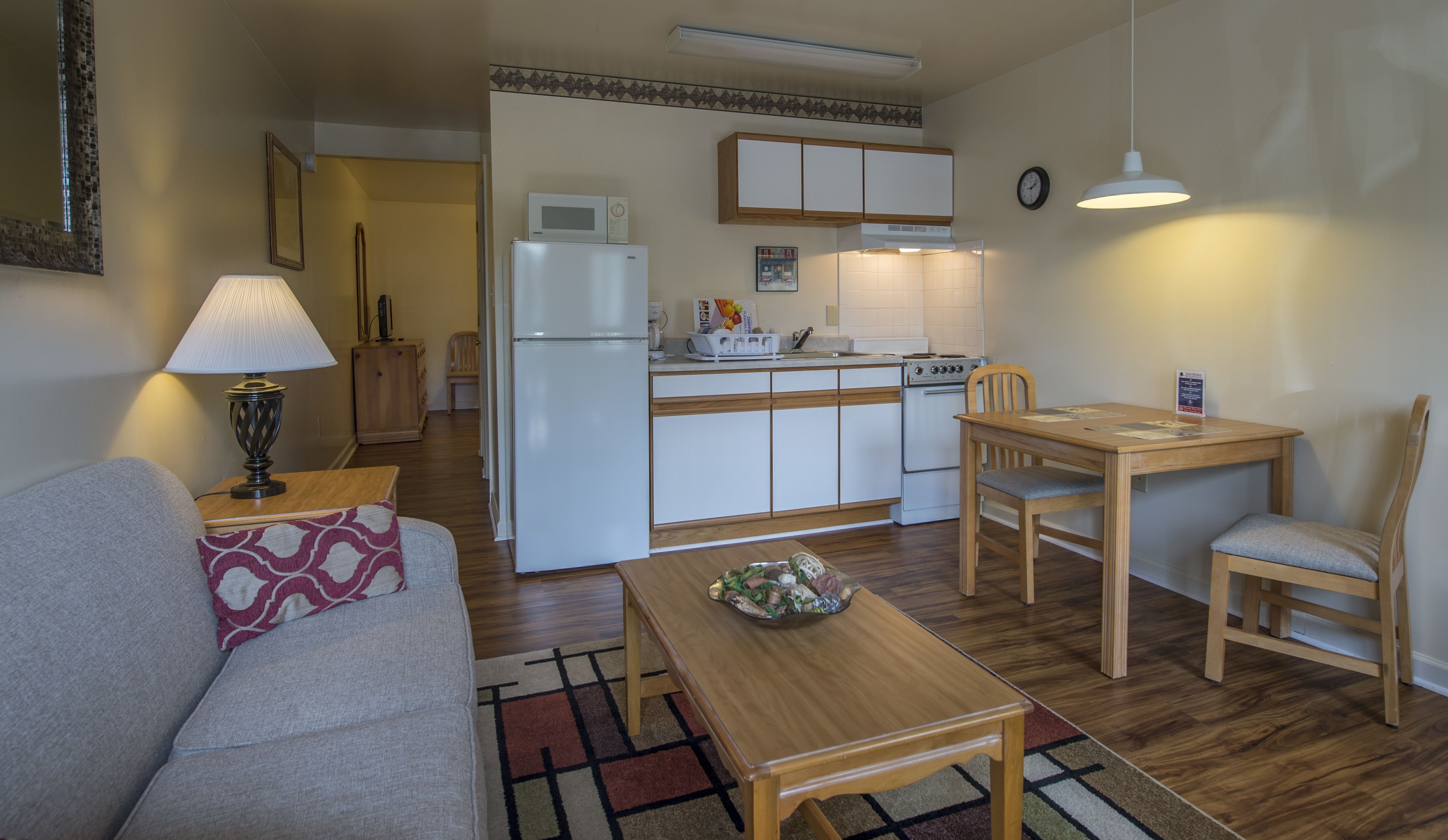 32-inch flat-screen tv with satellite channels, tv, dvd player