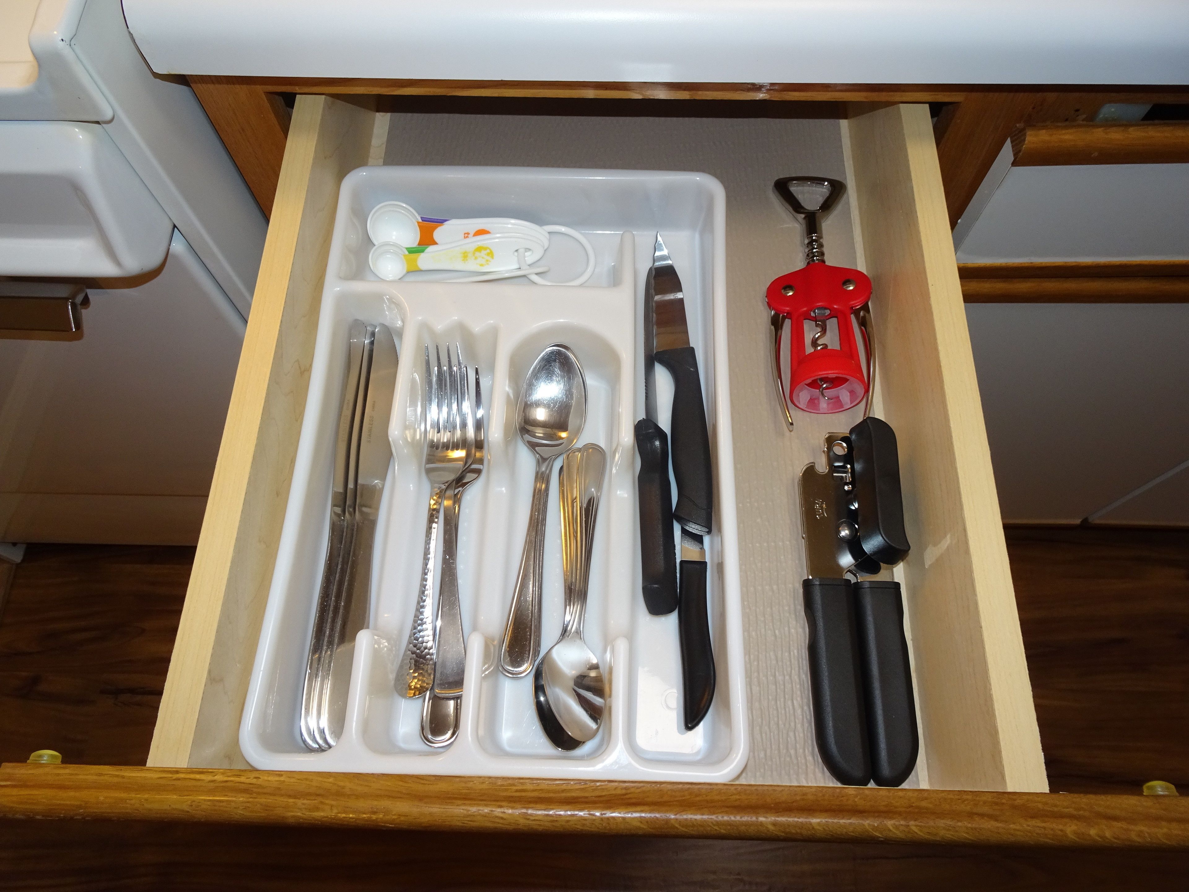 full-sized fridge, microwave, oven, stovetop