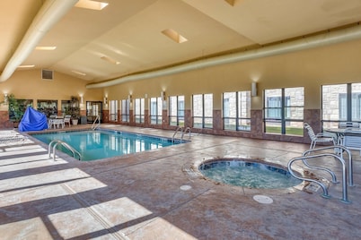 Comfort Inn & Suites Russellville I-40