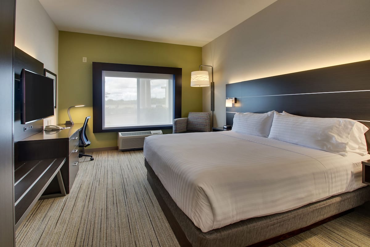 In-room safe, desk, laptop workspace, iron/ironing board