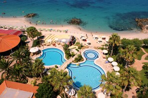 A resort with a large pool area, beach access, and palm trees. - Villaggio Il Gabbiano (Ricadi)
