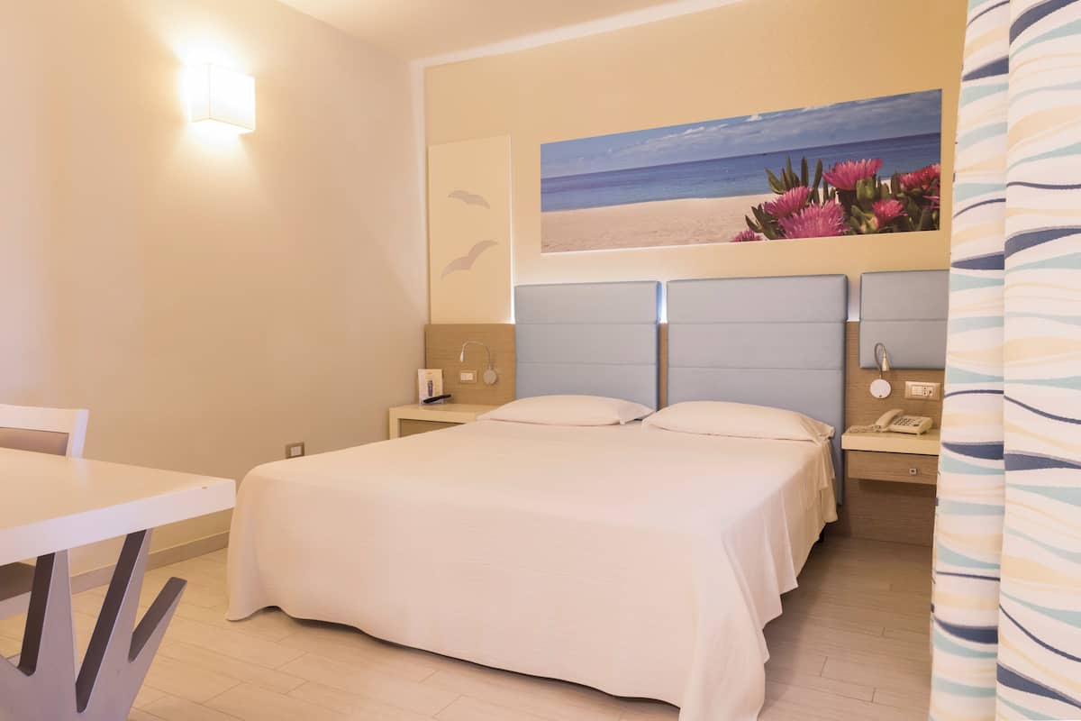 Premium bedding, down comforters, pillowtop beds, in-room safe