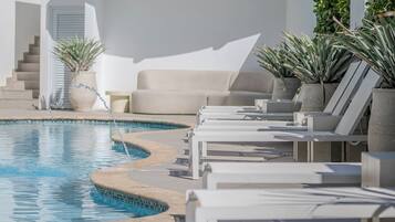 Kolam renang outdoor