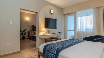 Suite, 1 cama King size, para no fumadores | 1 habitación, edredón, caja de seguridad en la habitación y escritorio