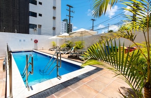 Außenpool, Liegestühle