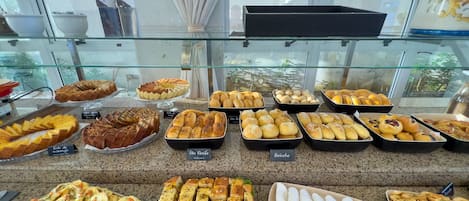 Free daily buffet breakfast