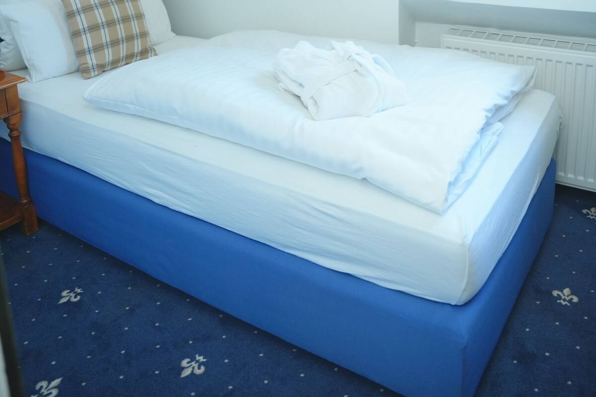 Single Room with Private External Bathroom in the hallway | 1 bedroom, hypo-allergenic bedding available, desk, blackout drapes