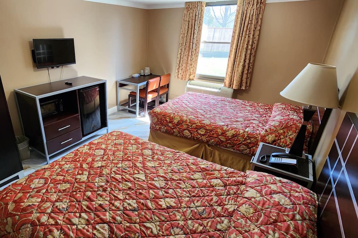 Deluxe Double Room, 2 Double Beds | Select Comfort beds, iron/ironing board (on request), WiFi (free)