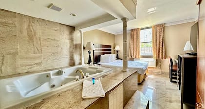 Townhouse Inn & Suites