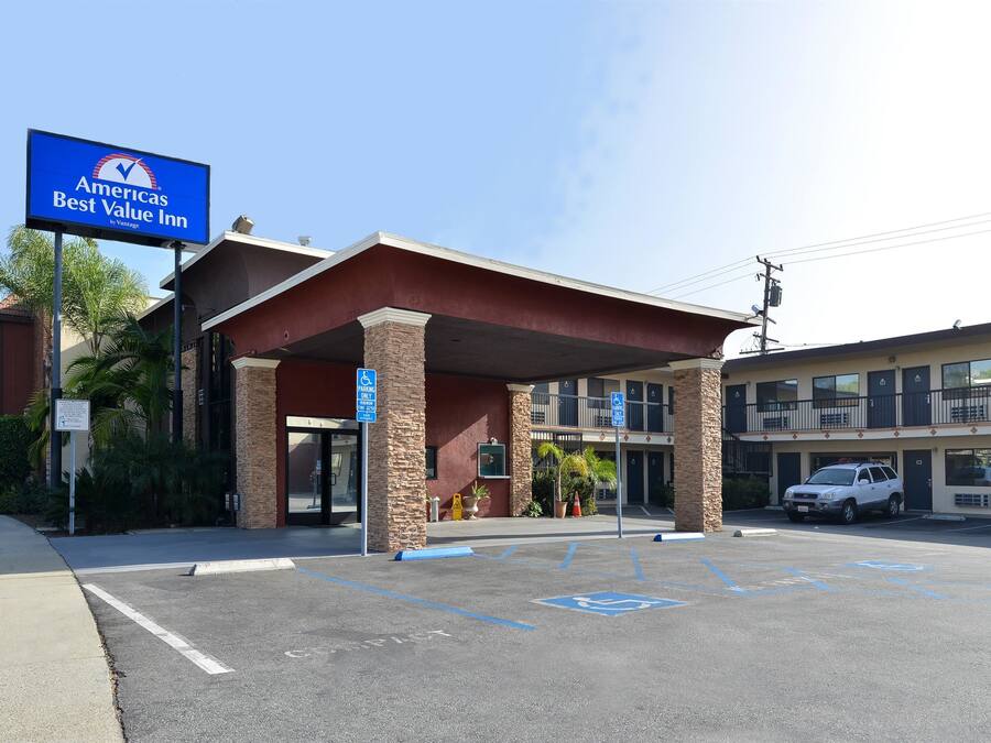 A Best Value Inn with a clear entrance, handicap parking, and a parking lot.