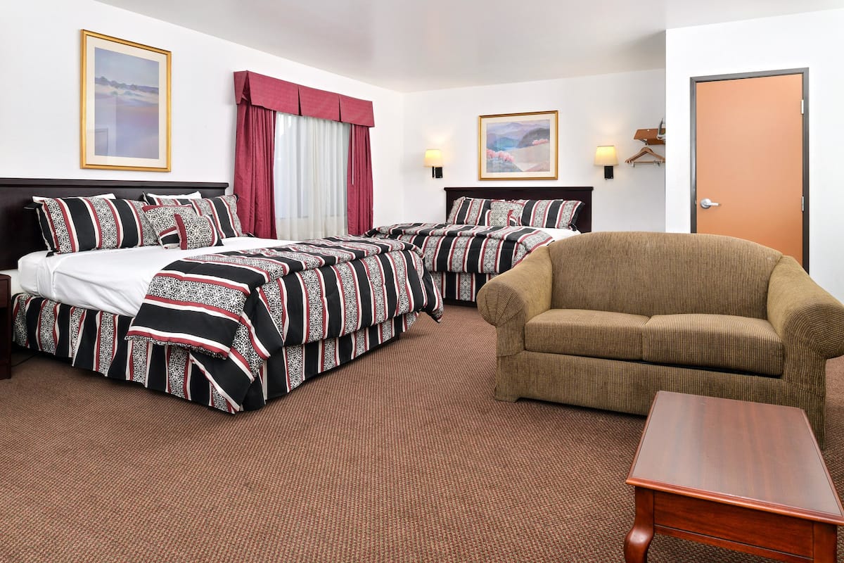 Suite, niet-roken (2 King Beds) | Pillowtop-bedden, gratis wifi, beddengoed