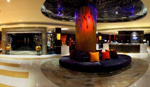 Coin salon dans le hall