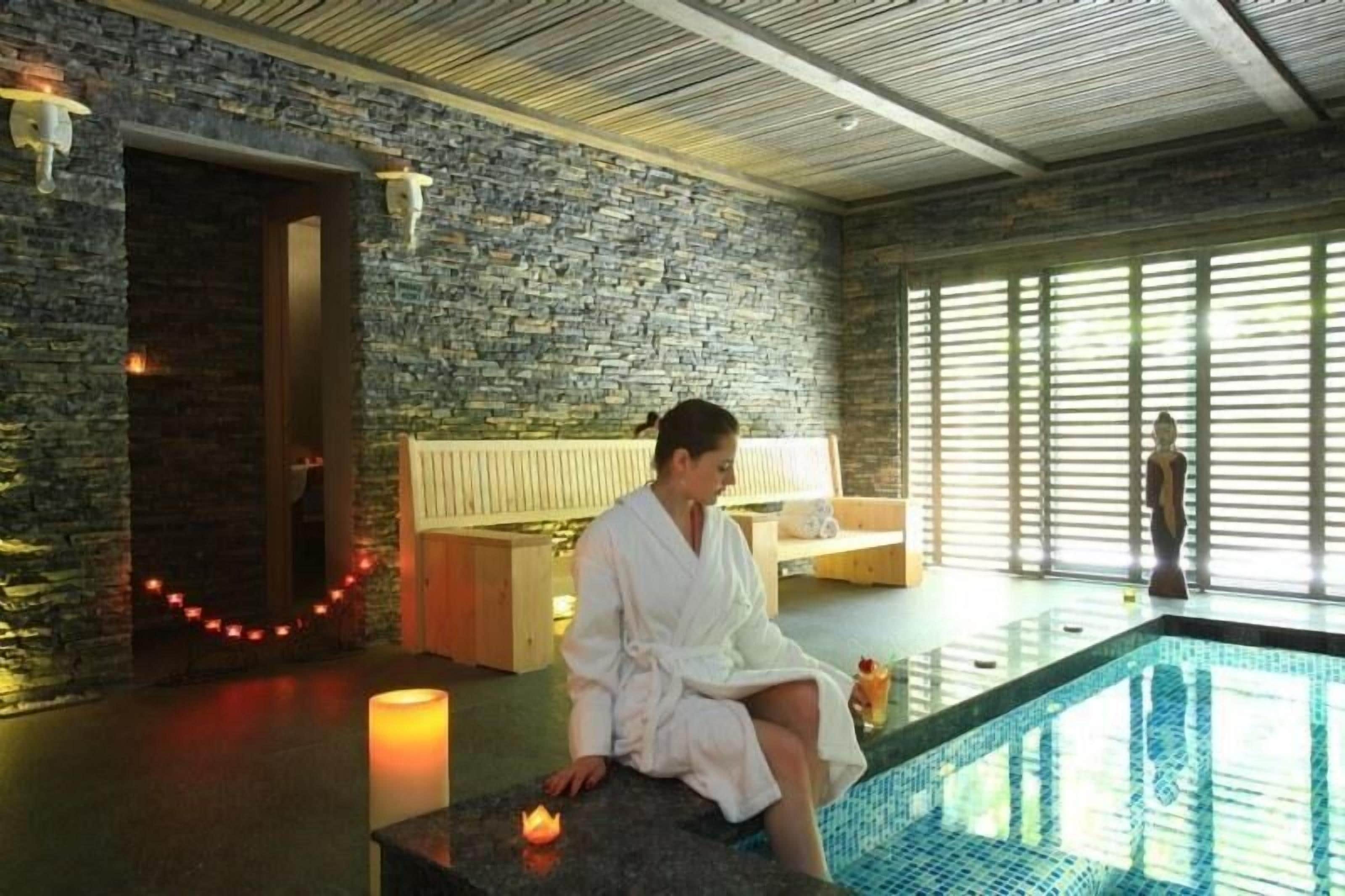 室內 SPA 浴池