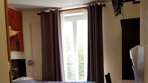 Kamar Double Comfort | Brankas, meja kerja, Wi-Fi gratis, dan seprai linen