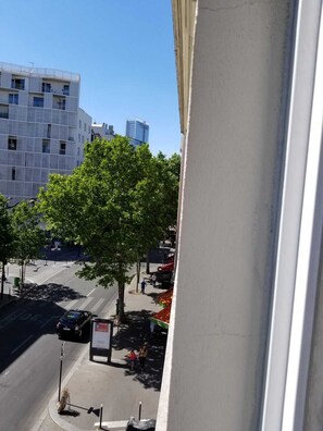 Chambre Confort double | Vue sur la rue