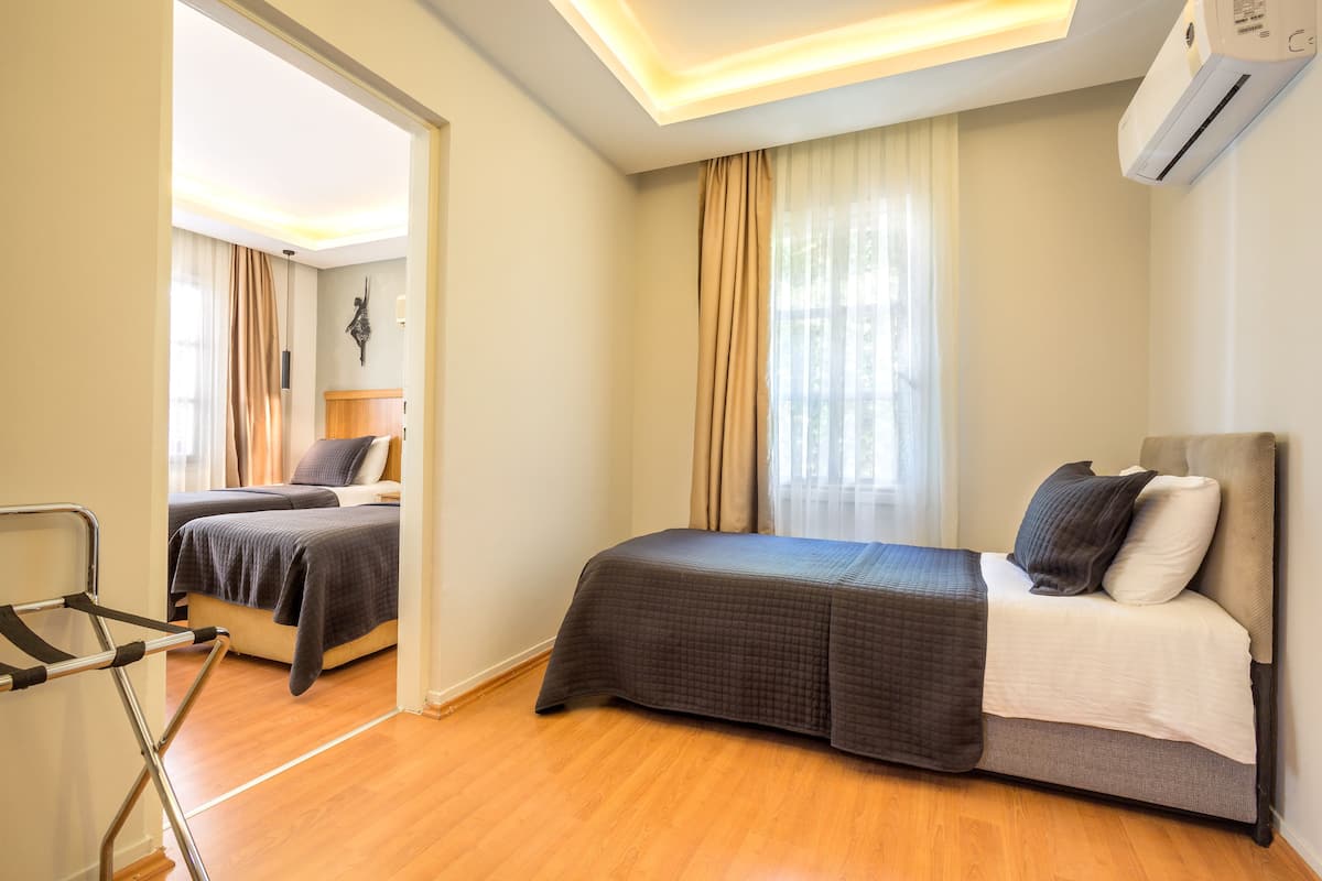 Chambre Triple Familiale | Draps en coton égyptien, literie de qualité supérieure, minibar