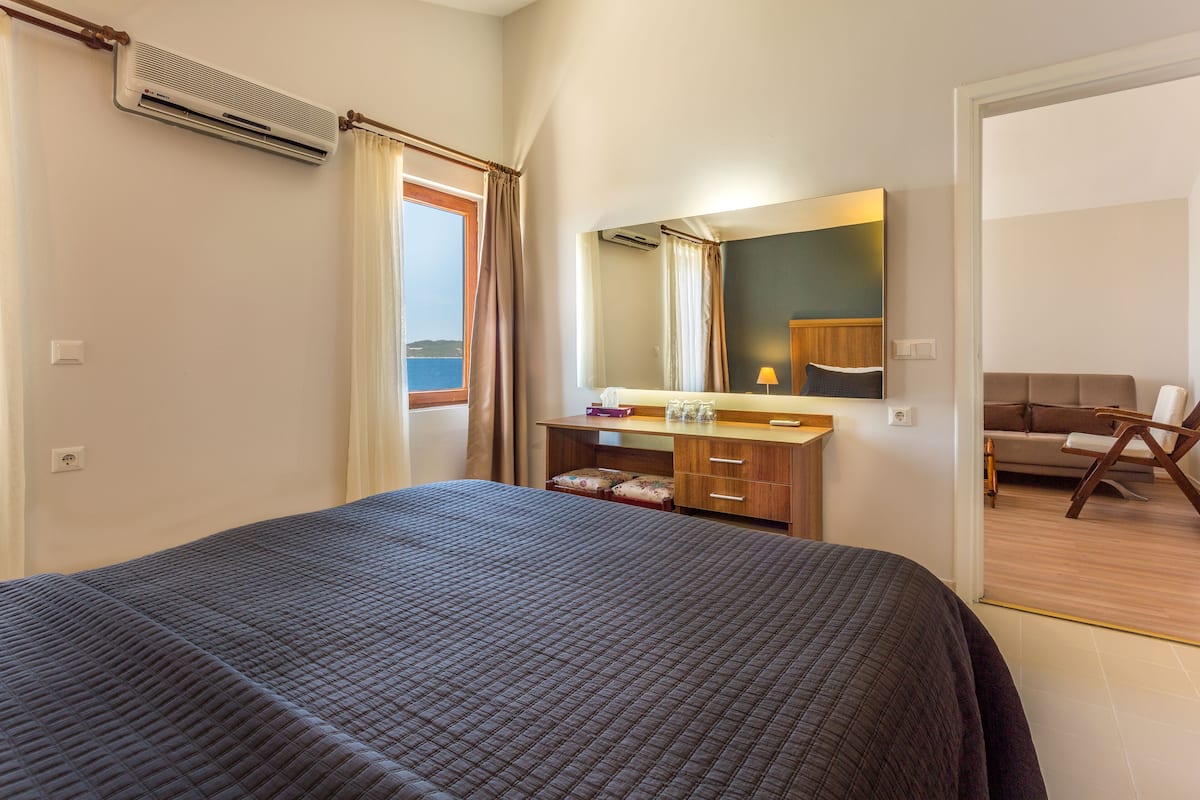 Chambre Exécutive, 1 grand lit, non-fumeurs, vue mer | Draps en coton égyptien, literie de qualité supérieure, minibar