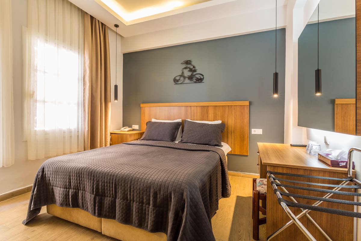 Chambre Standard Double ou avec lits jumeaux, vue partielle sur l'océan | Draps en coton égyptien, literie de qualité supérieure, minibar
