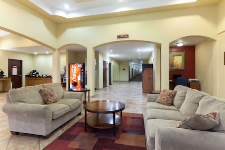 Lobby. Days Inn by Wyndham San Antonio at Palo Alto