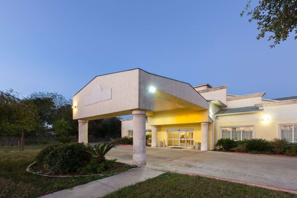 Exterior - Days Inn by Wyndham San Antonio at Palo Alto (San Antonio)