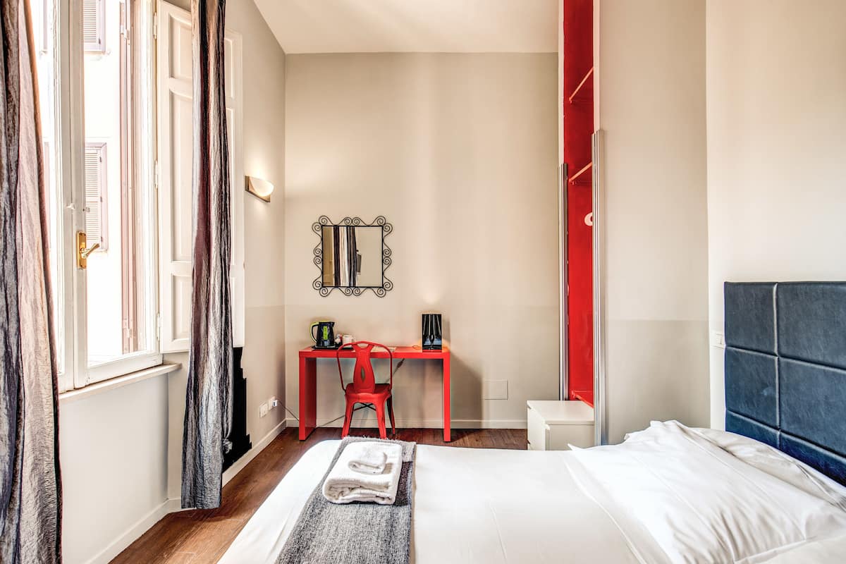 In-room safe, desk, WiFi (free)