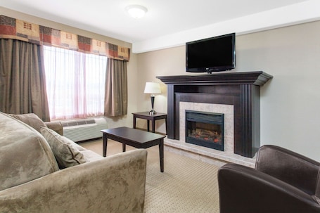 Premium bedding, desk, blackout drapes, iron/ironing board. Ramada by Wyndham Pincher Creek