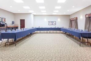 Meeting facility - Ramada by Wyndham Pincher Creek (Pincher Creek)