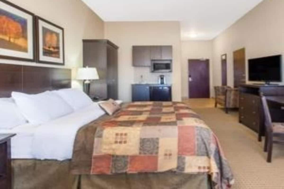 Premium bedding, desk, blackout drapes, iron/ironing board