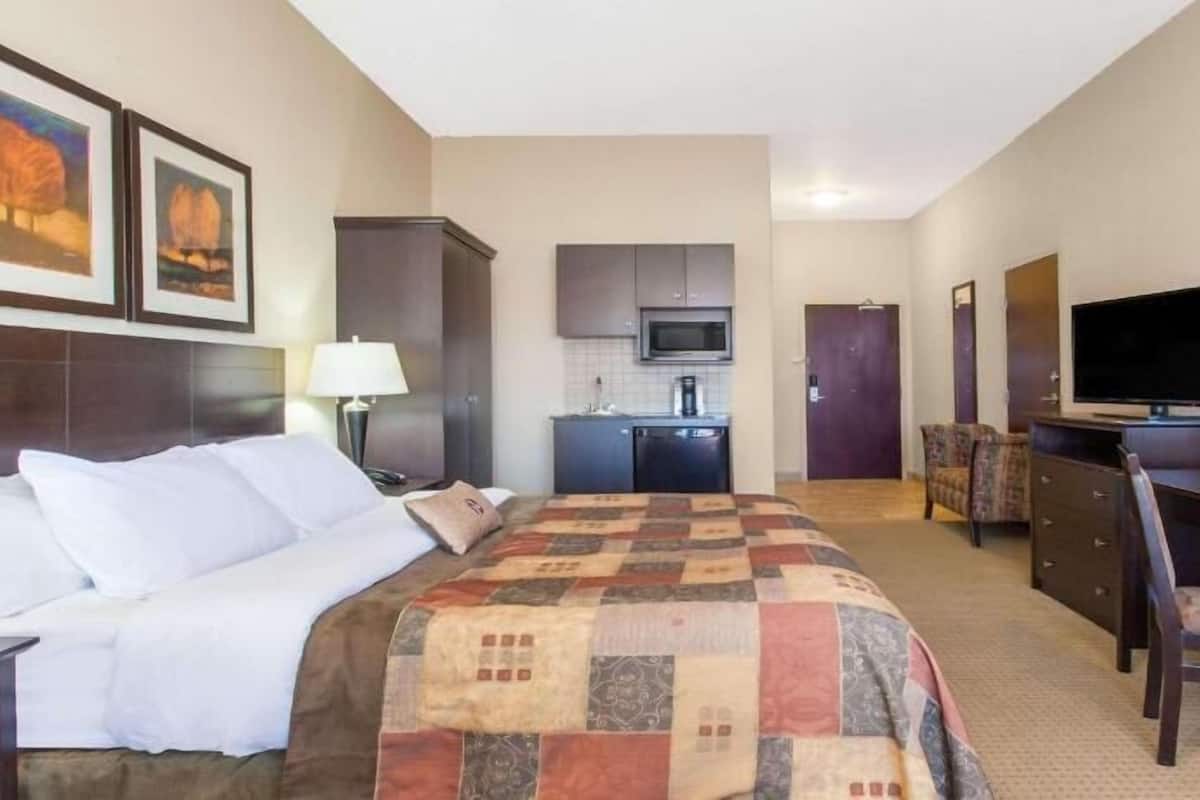 Premium bedding, desk, blackout drapes, iron/ironing board