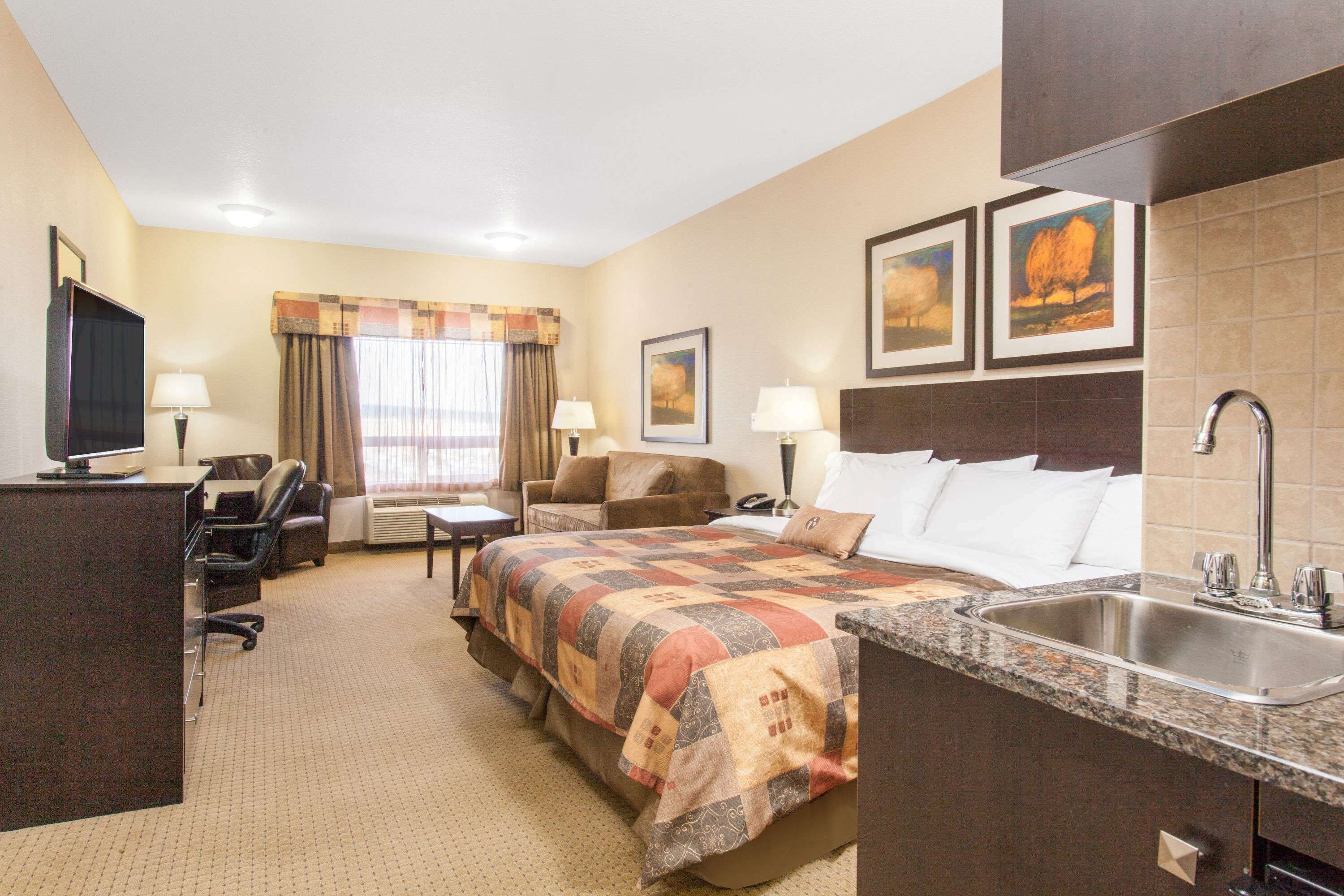 fridge, microwave, coffee/tea maker