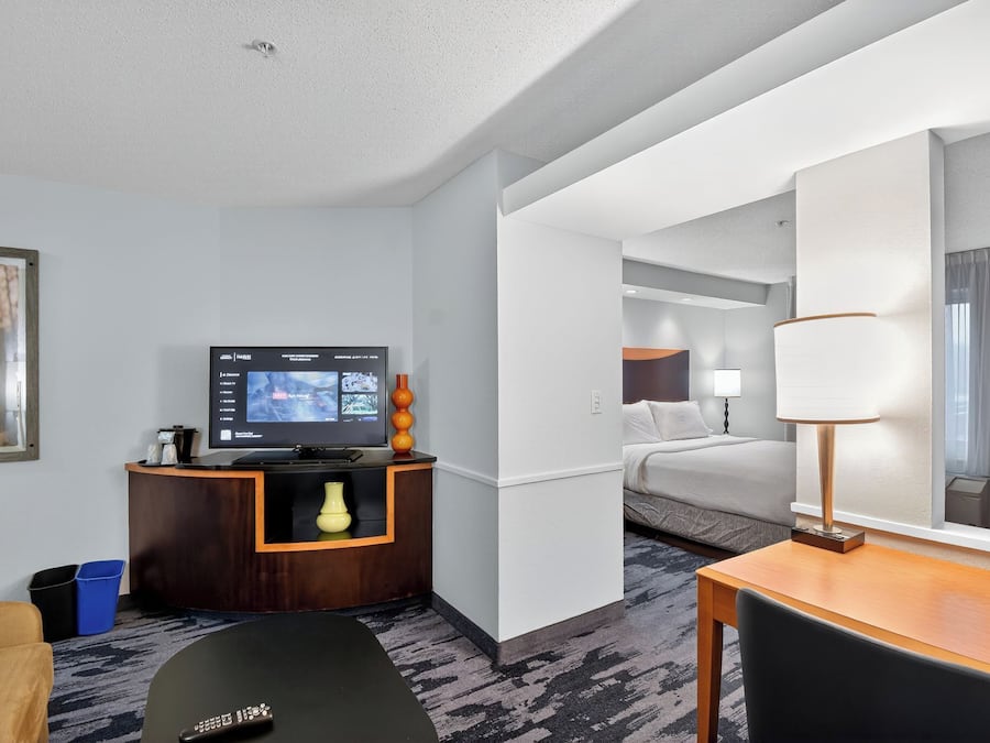 32-inch LCD TV with satellite channels, TV, pay films