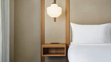 Room, 1 King Bed | Premium bedding, in-room safe, desk, iron/ironing board
