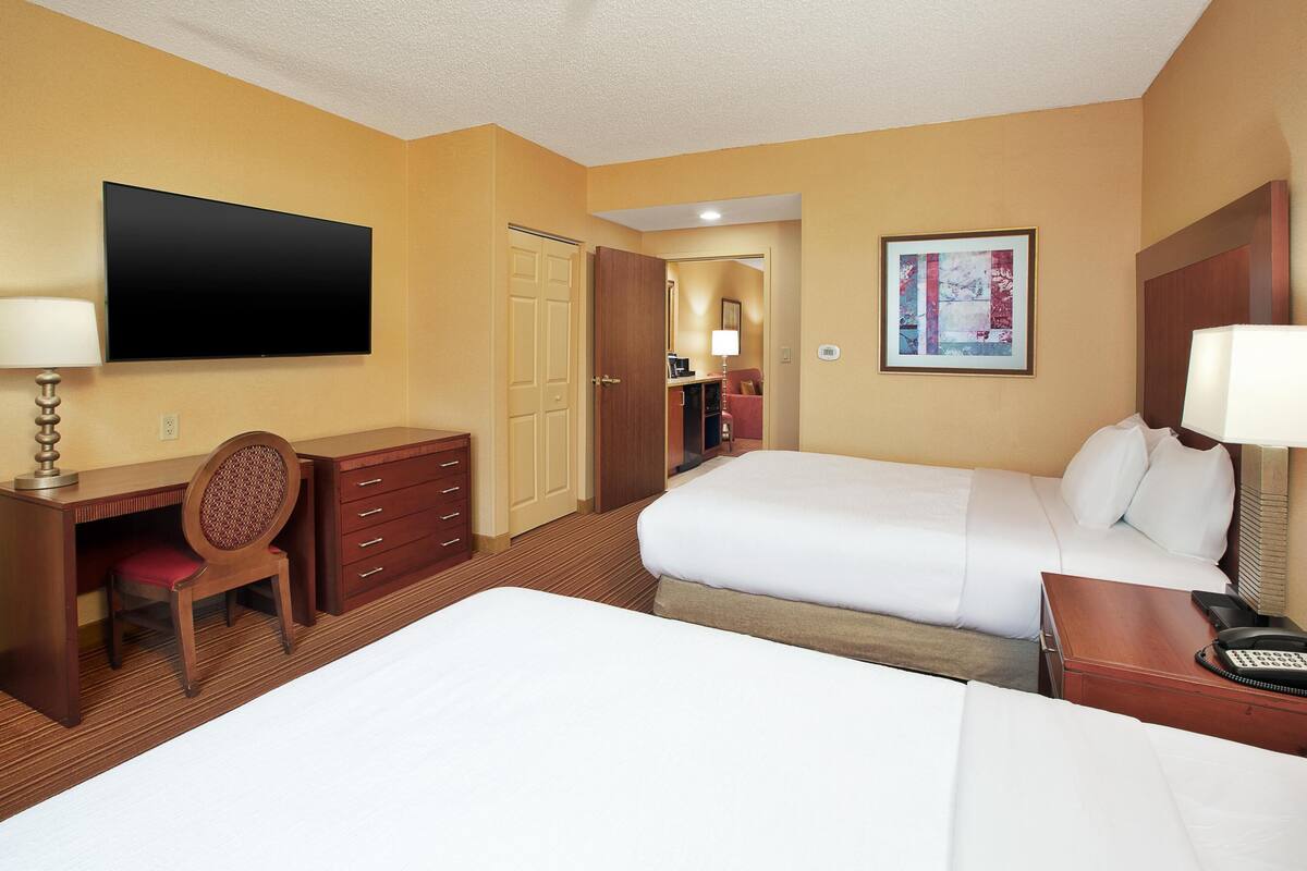 1 bedroom, in-room safe, desk, iron/ironing board