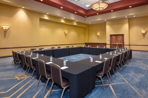 A conference room with a long table, chairs, and water bottles. - Embassy Suites by Hilton Nashville SE Murfreesboro (Murfreesboro)