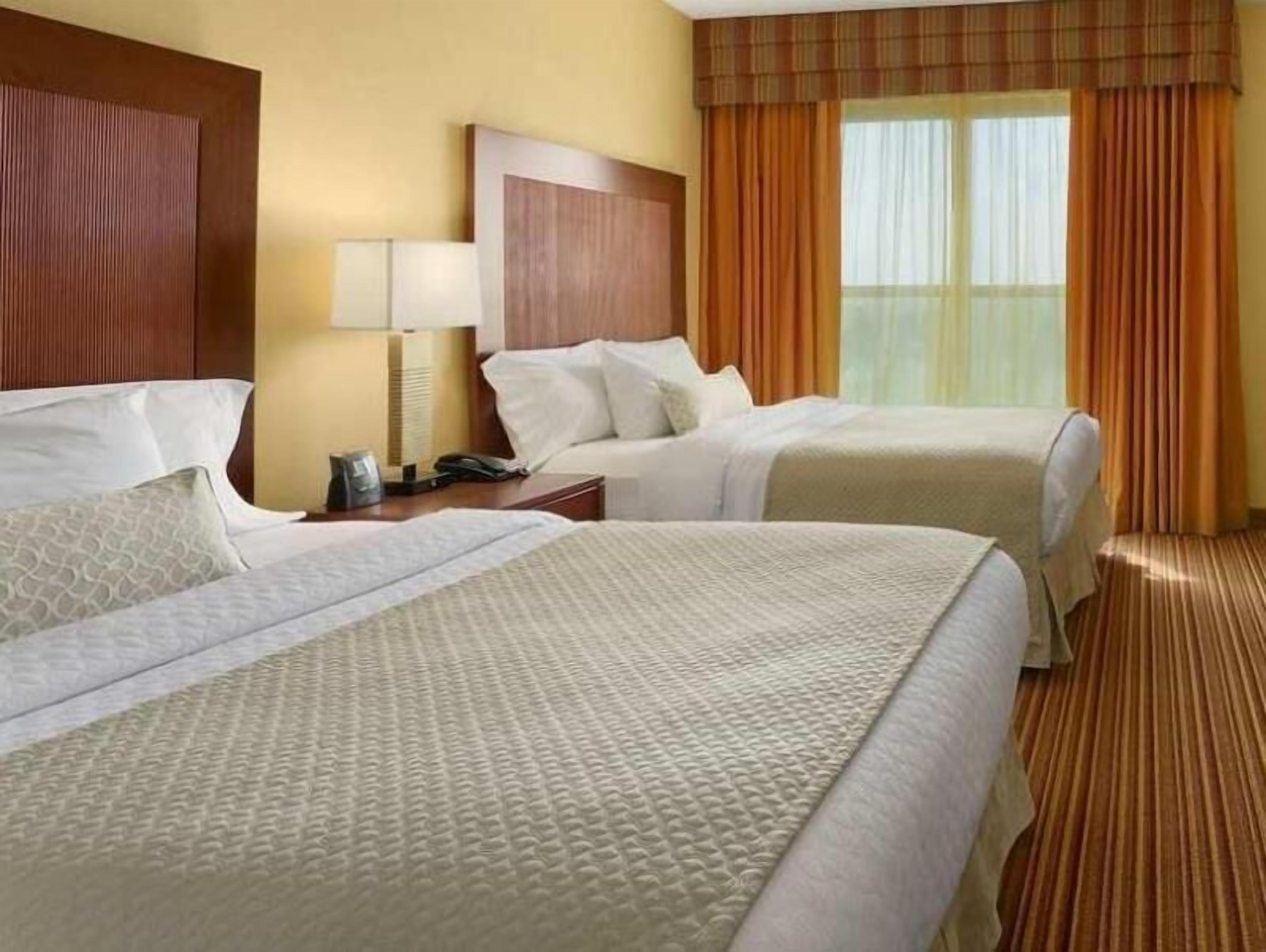 1 chambre, coffres-forts dans les chambres, bureau