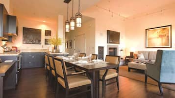 Room, 2 Bedrooms, Bay View (Residence 2 King) | Private kitchen | Fridge, microwave, oven, stovetop