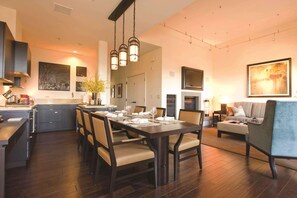 Chambre, 2 chambres, vue baie (Residence 2 King) | Cuisine privée | Réfrigérateur, micro-ondes, four, plaque de cuisson
