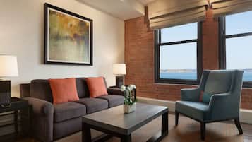 Room, 1 Bedroom, Bay View (1 King) | Frette Italian sheets, premium bedding, pillow-top beds, in-room safe