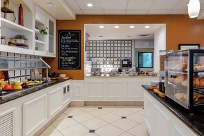 Desayuno a la carta diario (USD 14.95 por persona)