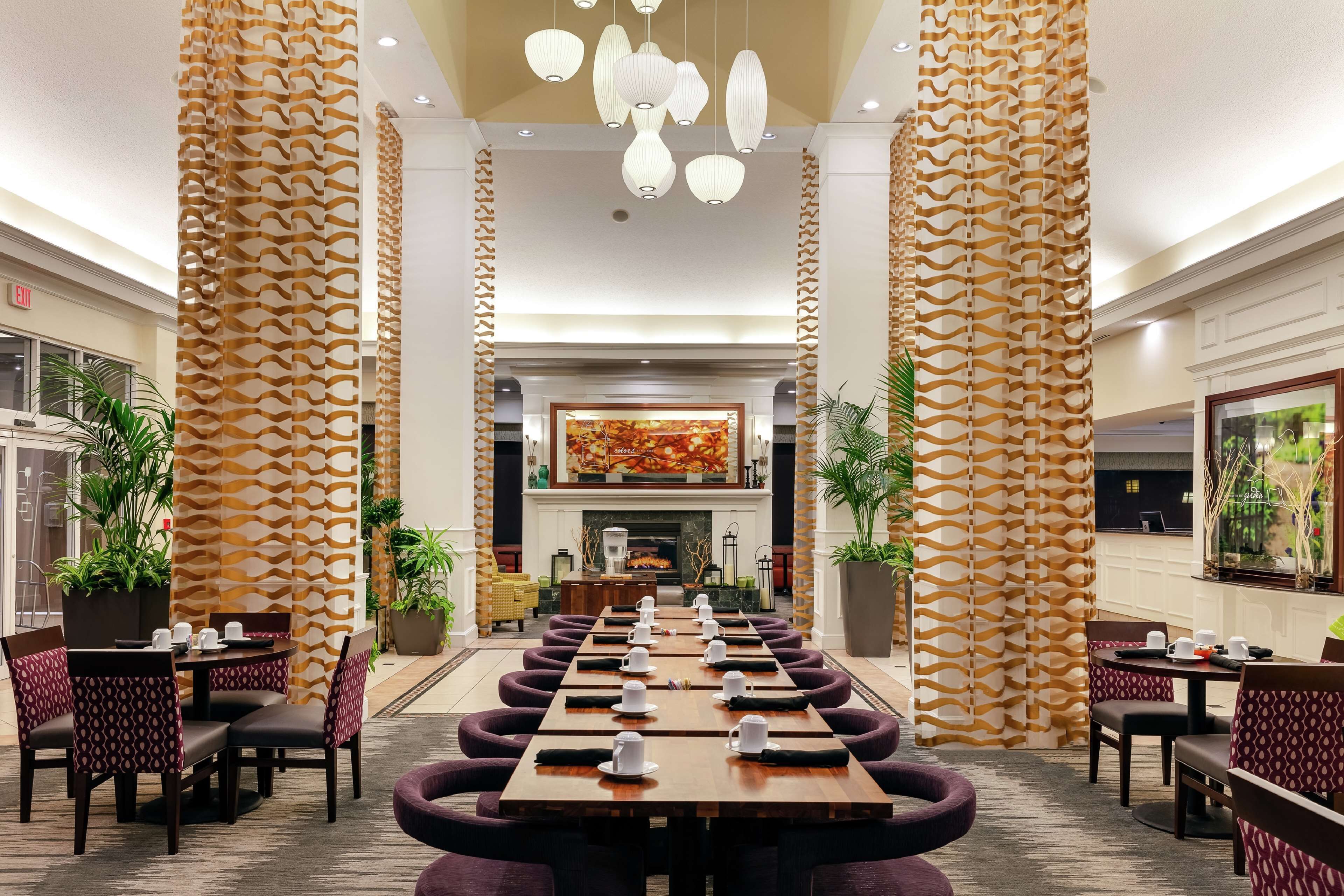 Petit déjeuner et dîner servis sur place, spécialités Cuisine américaine