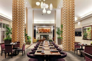 Se sirven desayunos, cenas y cocina americana 