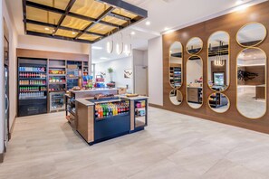Snack bar - Hilton Garden Inn Albuquerque Uptown (Albuquerque)