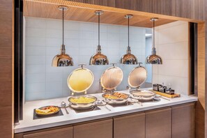 Daily cooked-to-order breakfast for a fee