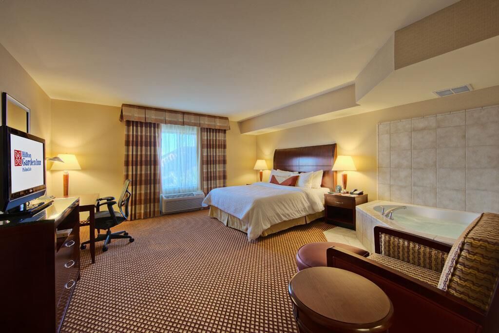 Room | Hypo-allergenic bedding, desk, laptop workspace, iron/ironing board